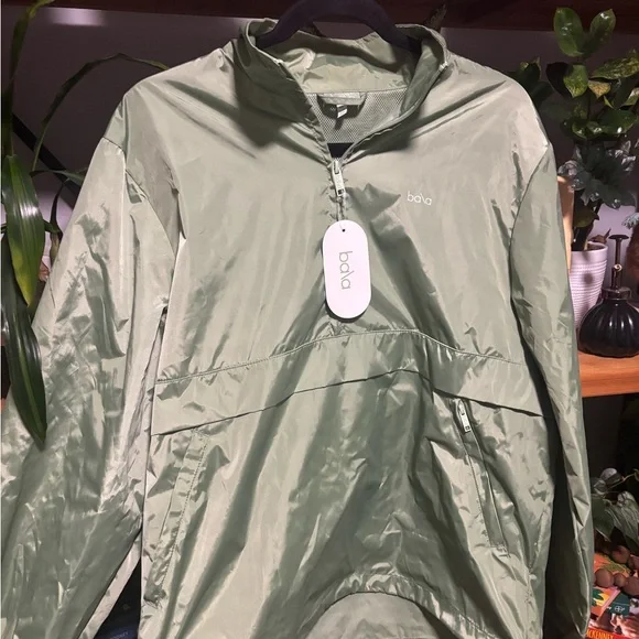 FabFitFun x Bala Jacket Light Green Windbreaker Jacket - Picture 3 of 4